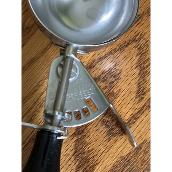 Vintage HAMILTON BEACH MODEL 67 Ice Cream Scoop Black Stainless Made In USA - Picture 2 of 4